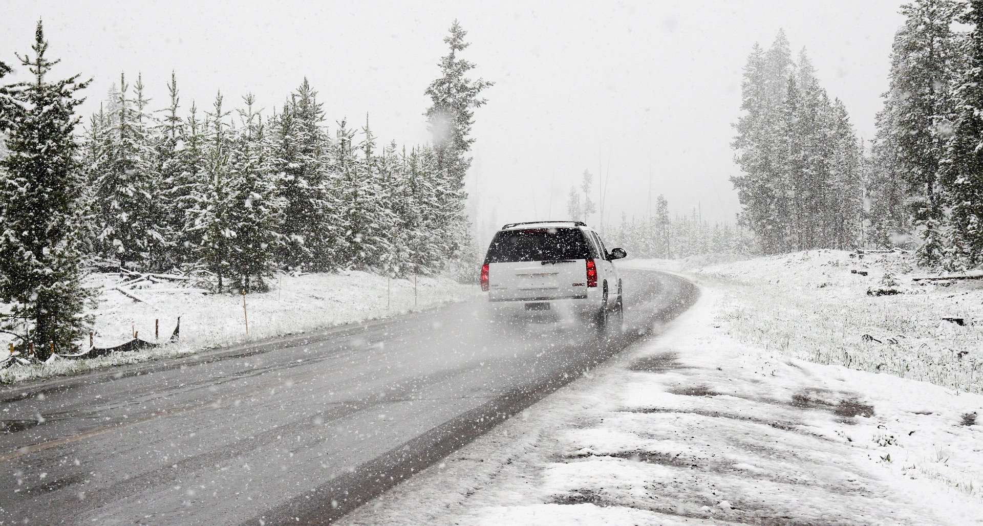 Stay Safe on the Road: How to Drive Confidently in Inclement Weather - Driving Techniques for Snowy Conditions